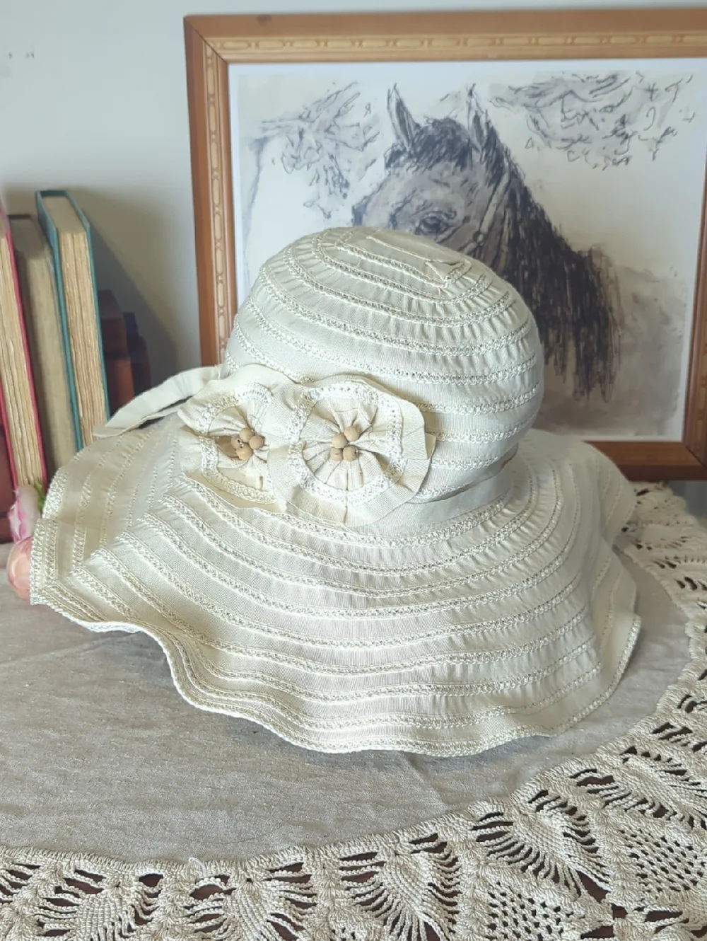 Vintage Y2K Ivory Wide Brim Sun Hat, Wired Adjustable Brim Romantic Garden Party - Picture 8 of 12